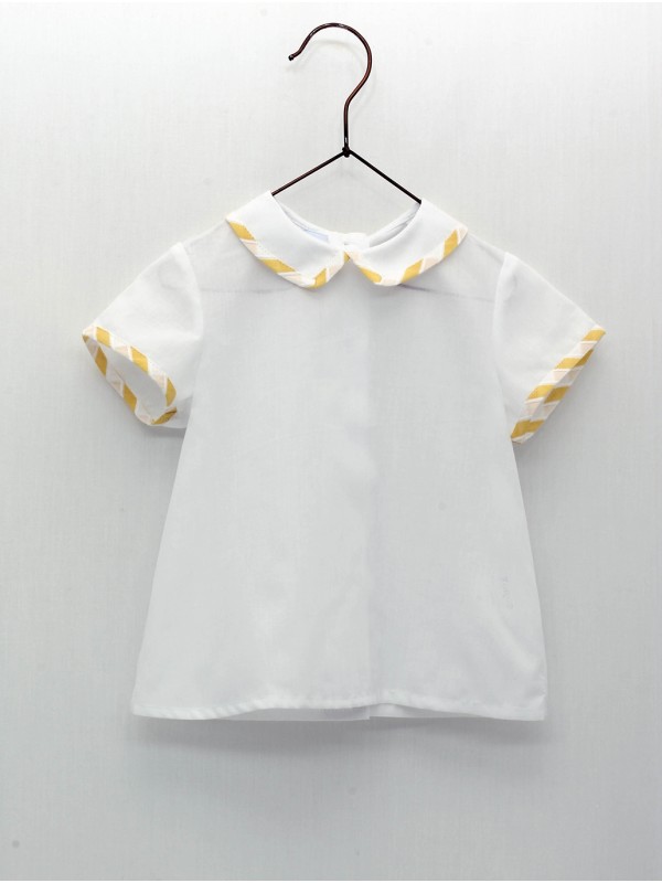 Camisa con cuello camisero y vivos de rayas