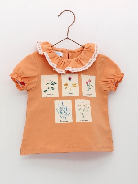Camiseta cuello volante con estampado flores
