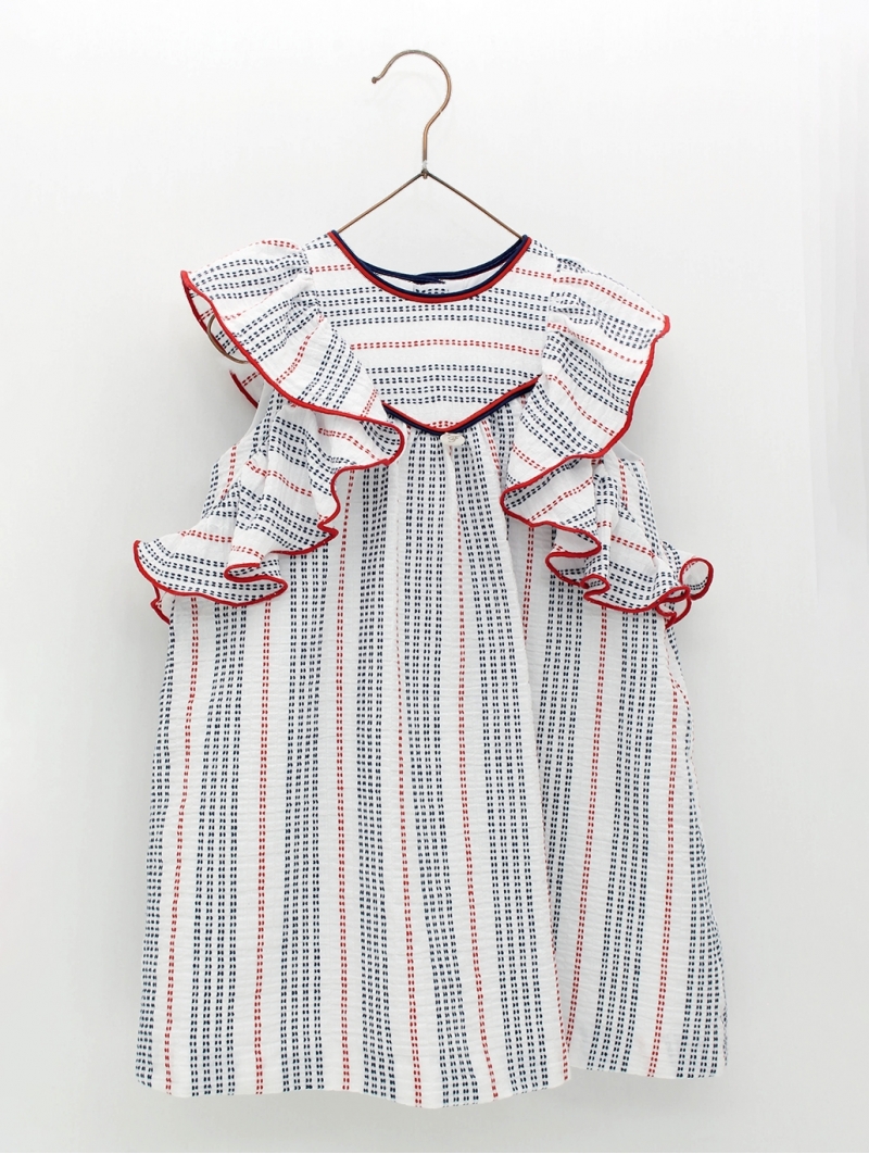 Vestido en tejido bambula multirayas con efecto puntadas y volantes en mangas