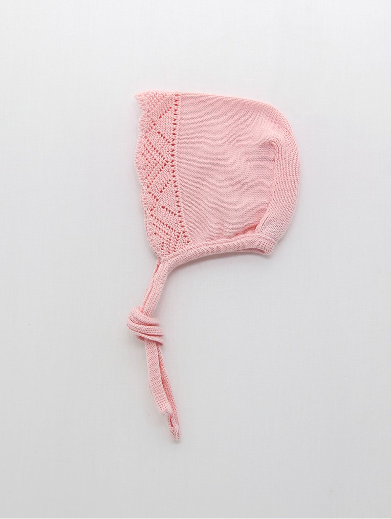 Bonnet with openwork