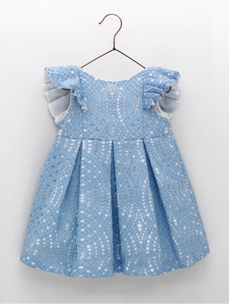 VESTIDO EN TEJIDO ENCAJE CON VOLUMEN ESPALDA ABIERTA CON VOLANTE CC. ANTONIETA