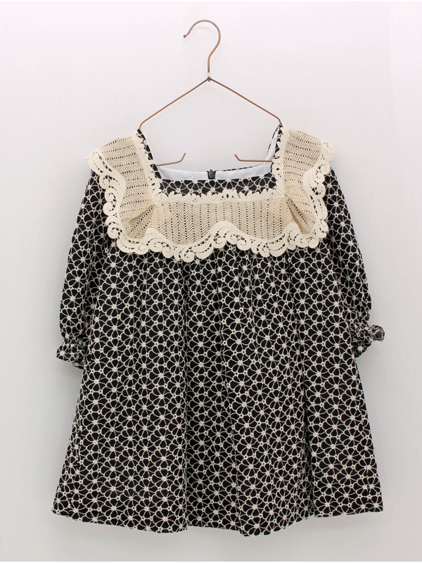 VESTIDO TEJIDO BORDADO FLORES ESCOTE CUADRADO CON PUNTILLA RÚSTICA CC. TOSCANA