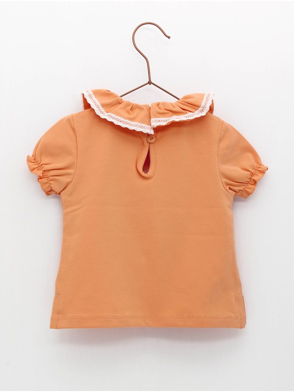 Camiseta cuello volante con estampado flores