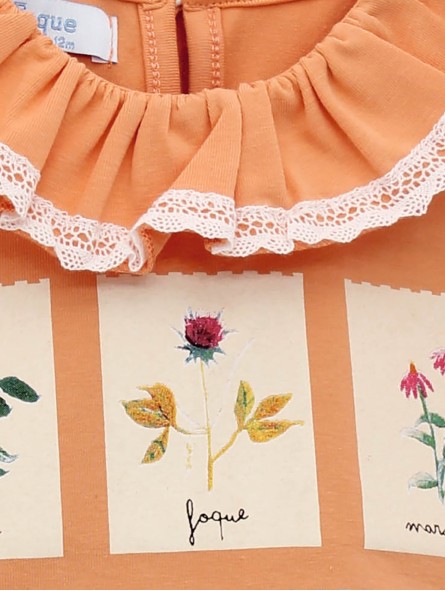 Camiseta cuello volante con estampado flores