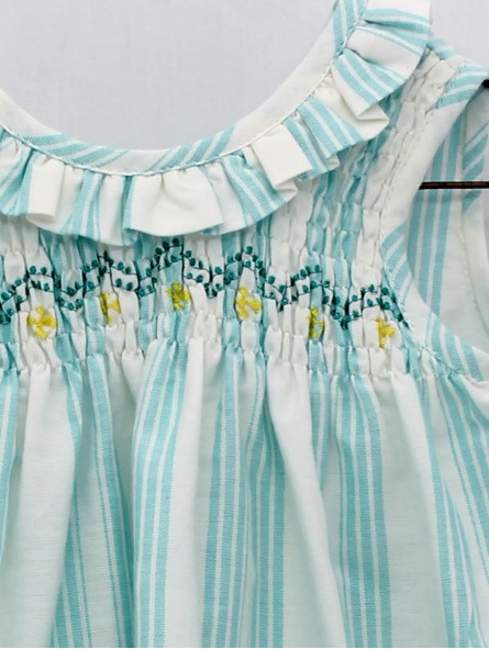 Vestido rayas con nido de abeja
