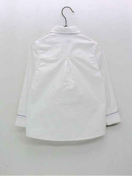 White shirt collar