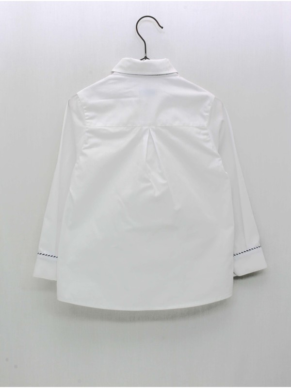 White shirt collar