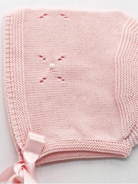Bonnet with embroidery