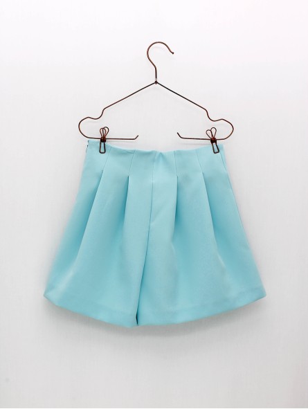 Short with pleats