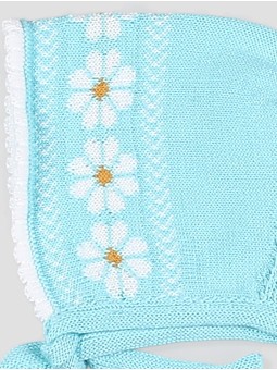 Baby bonnet with daisies