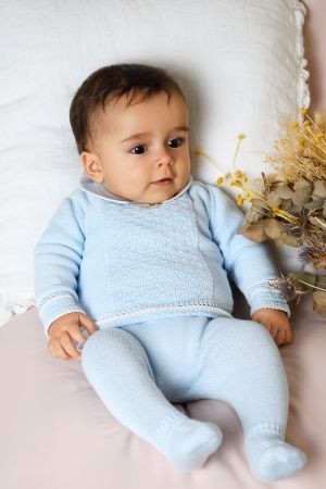Ropa de primera puesta: Qué necesita realmente un recién nacido durante sus primeros días